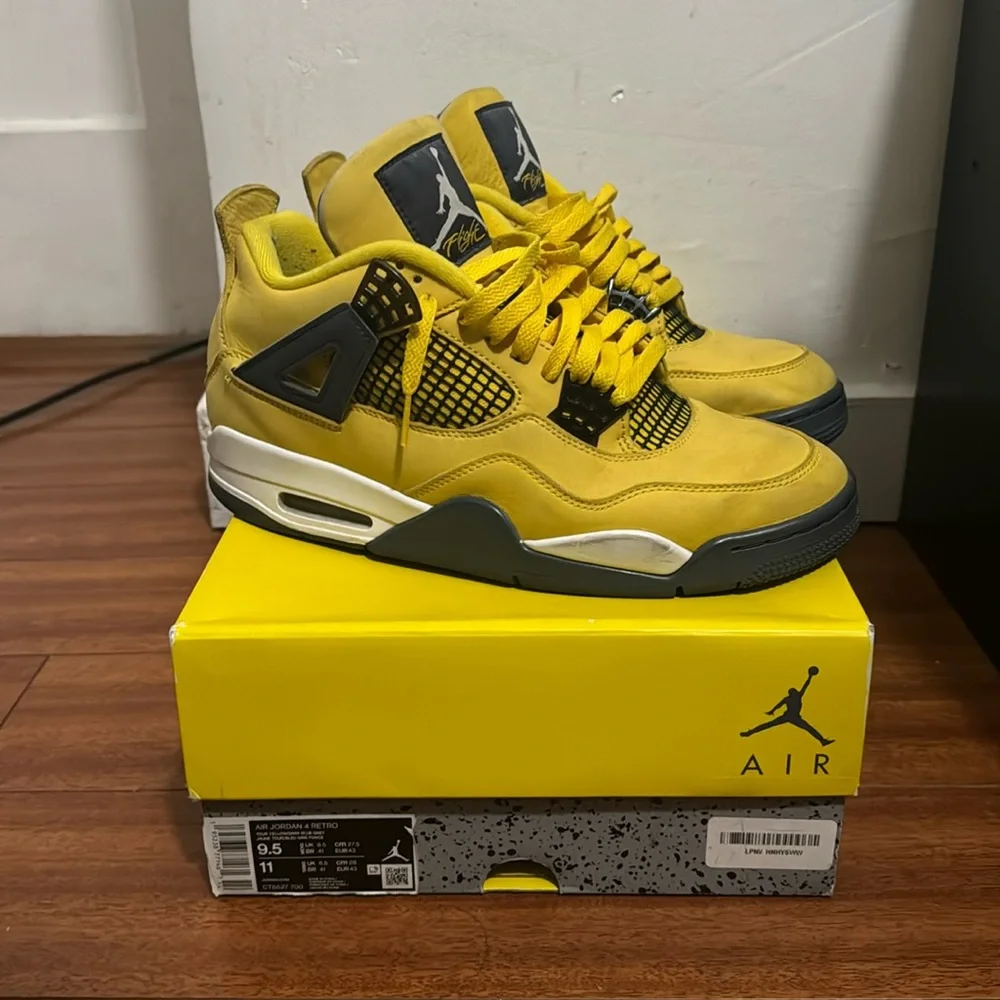 Jordan 4 Lightning